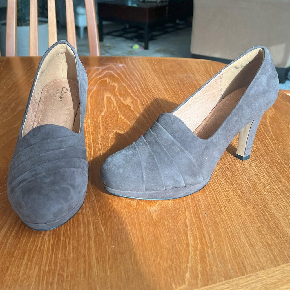 Clarks Delsie Joy Suede Pump, Dark Taupe 10M
